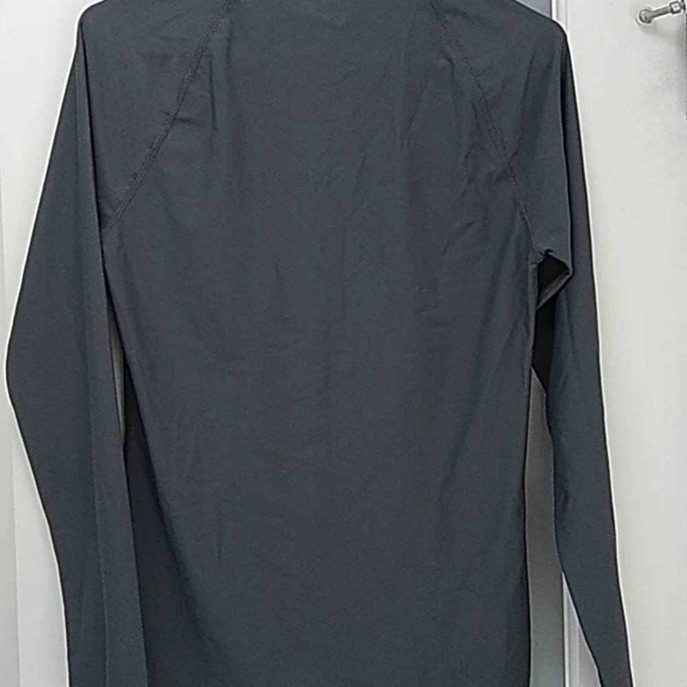 TopTen Rash Guard Top - Picture 3 of 4